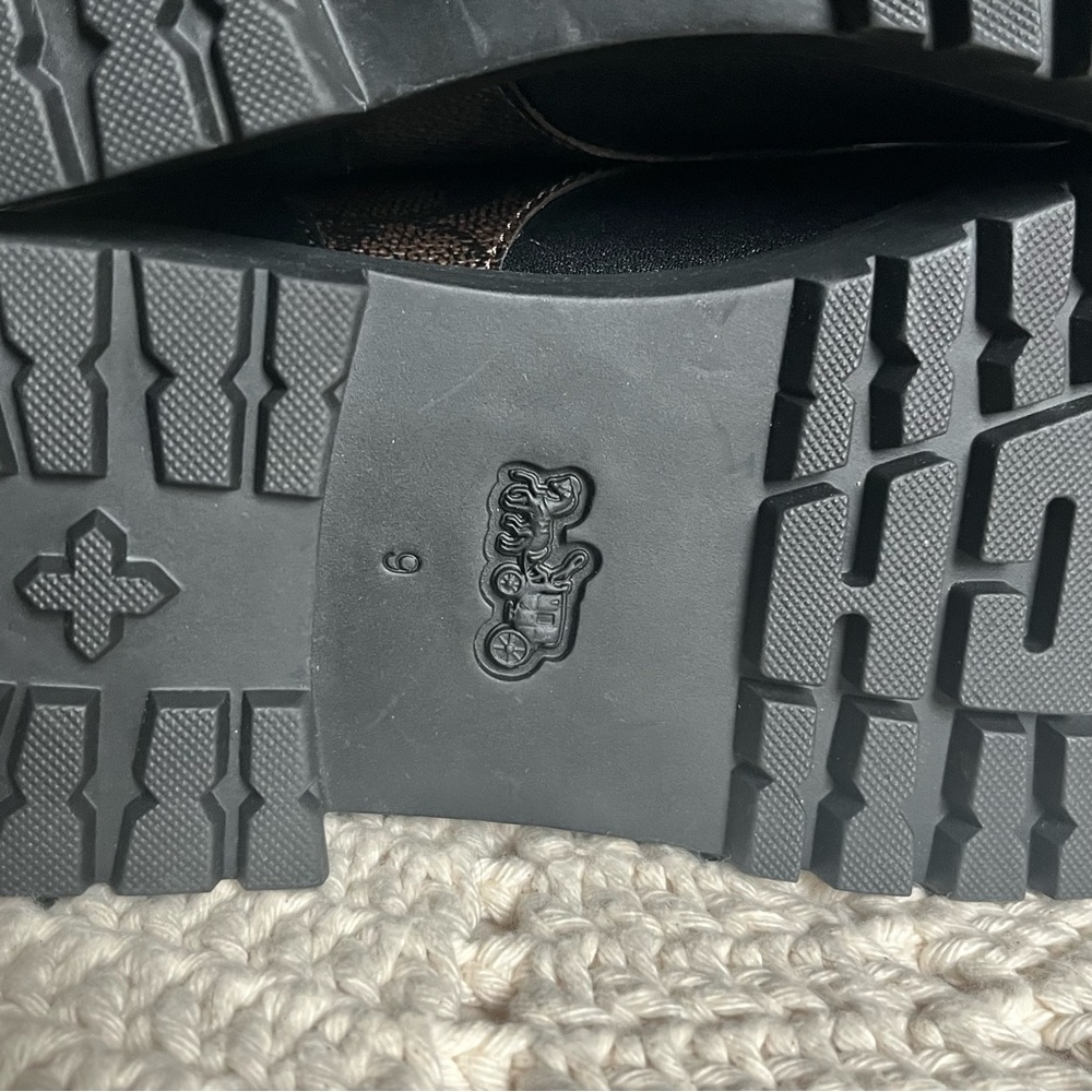 NWT Coach Lorraine Bootie In Signature Canvas and faux shearling lining size 9 - Picture 10 of 13